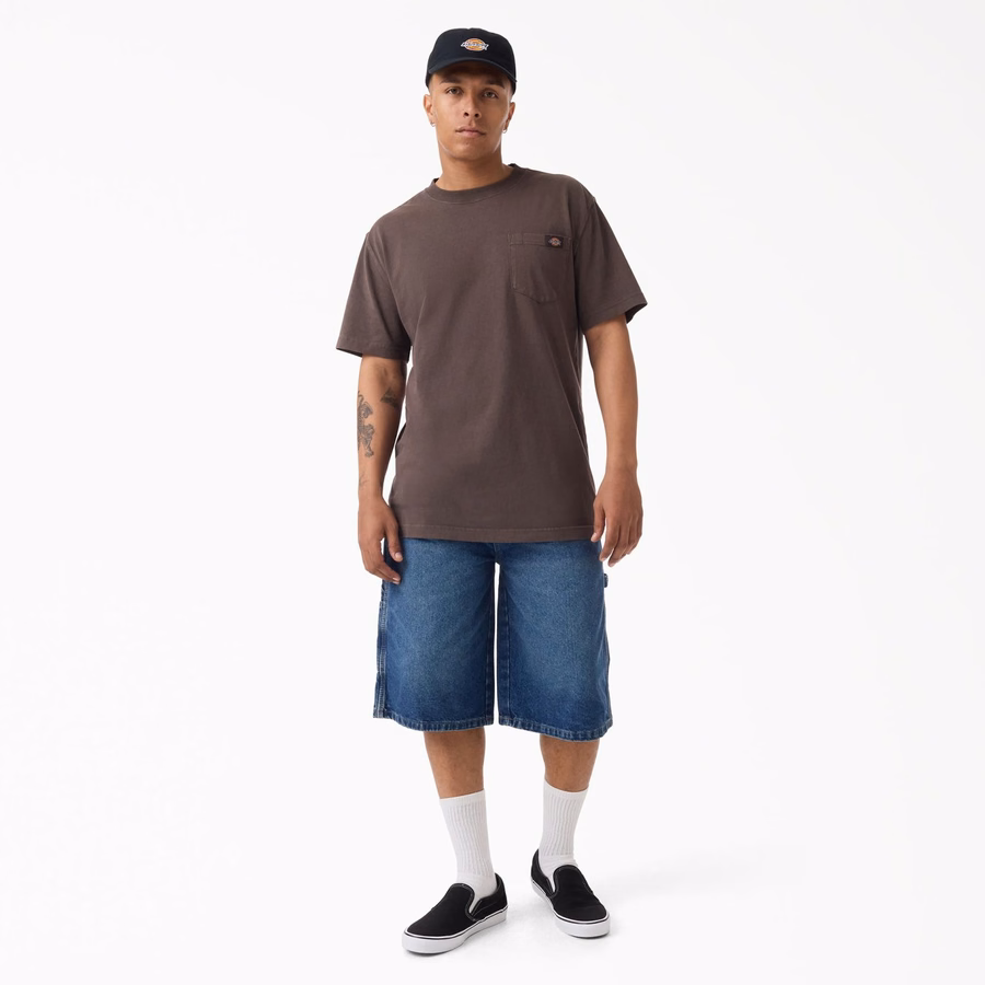 Brukt i avslappede Carpenter Denim-shorts. 13