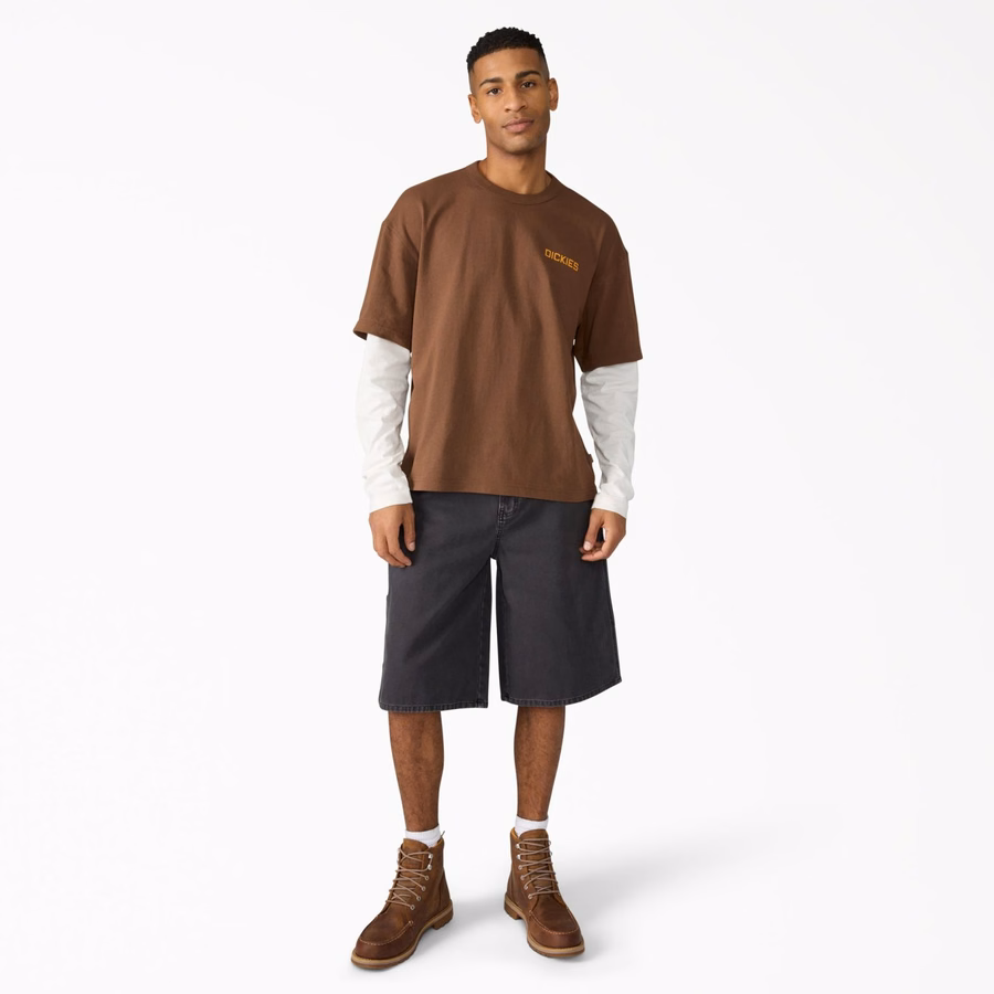 Brukt i avslappede Carpenter Duck-shorts. 13