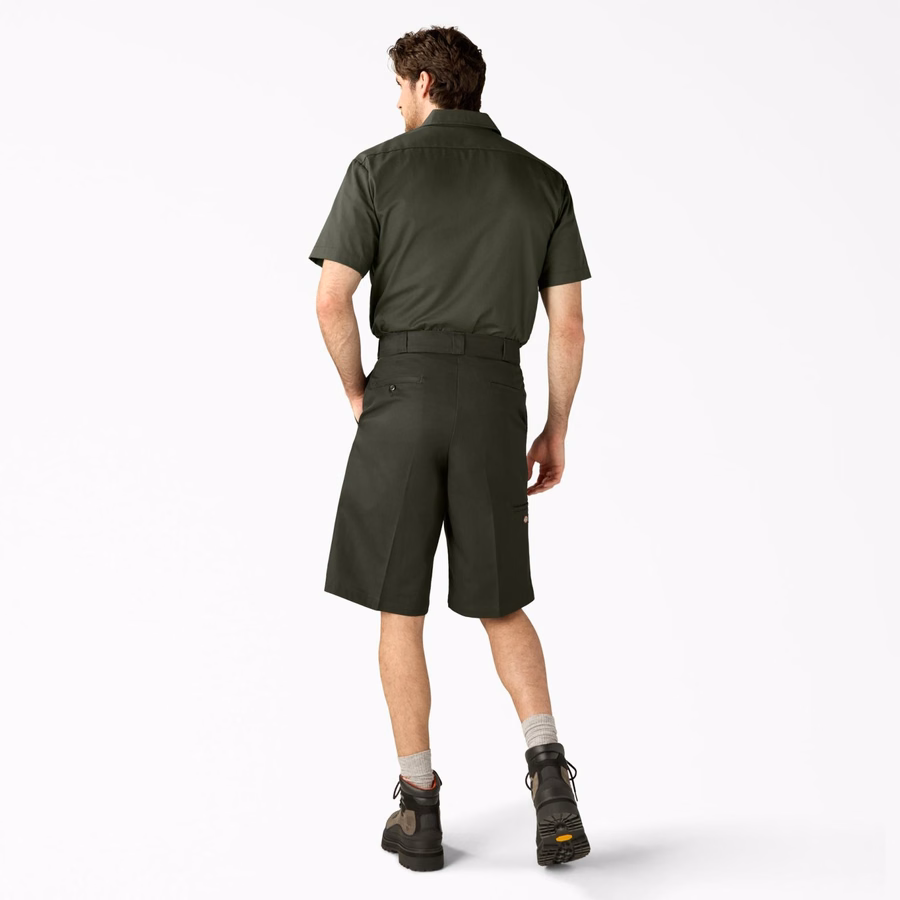 Løs passform, flat front, arbeidsshorts. 13
