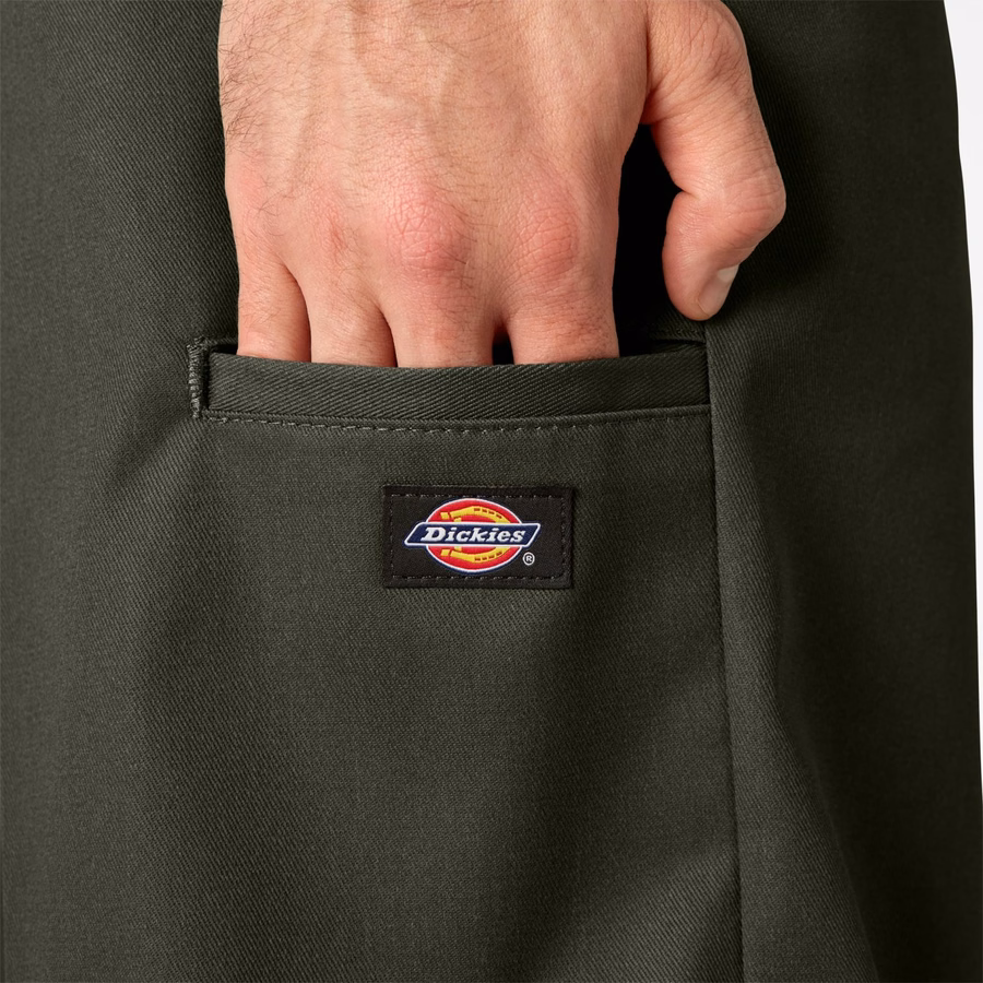Løs passform, flat front, arbeidsshorts. 13