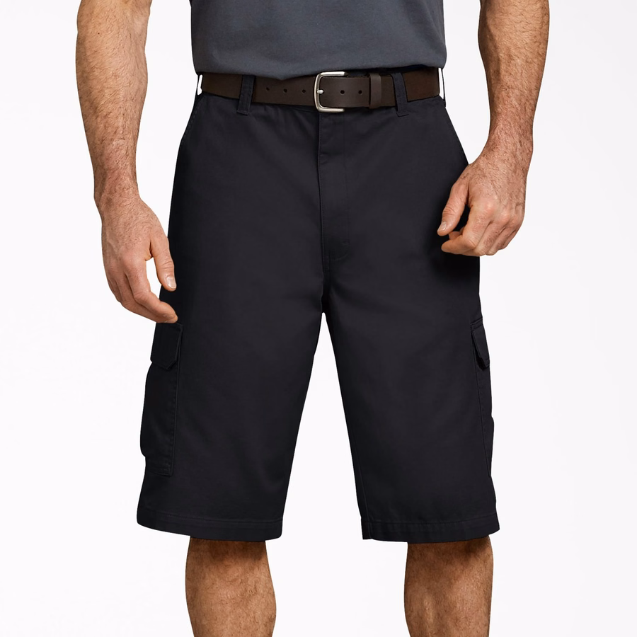 Løs passform i cargo-shorts. 13